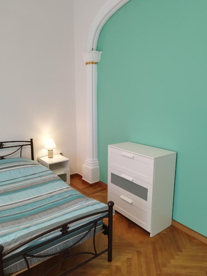 Комната Pilika 4Room With Shared Bath Athene Buitenkant foto