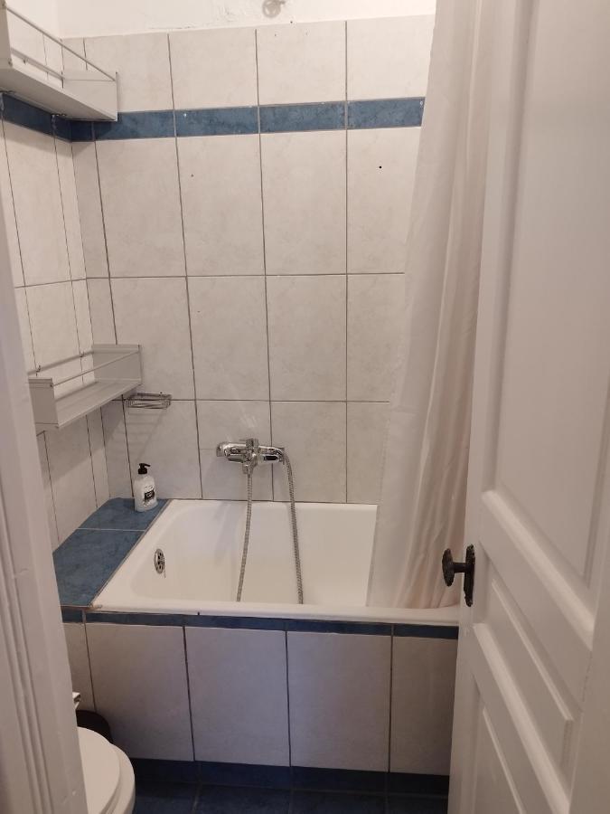 Комната Pilika 4Room With Shared Bath Athene Buitenkant foto
