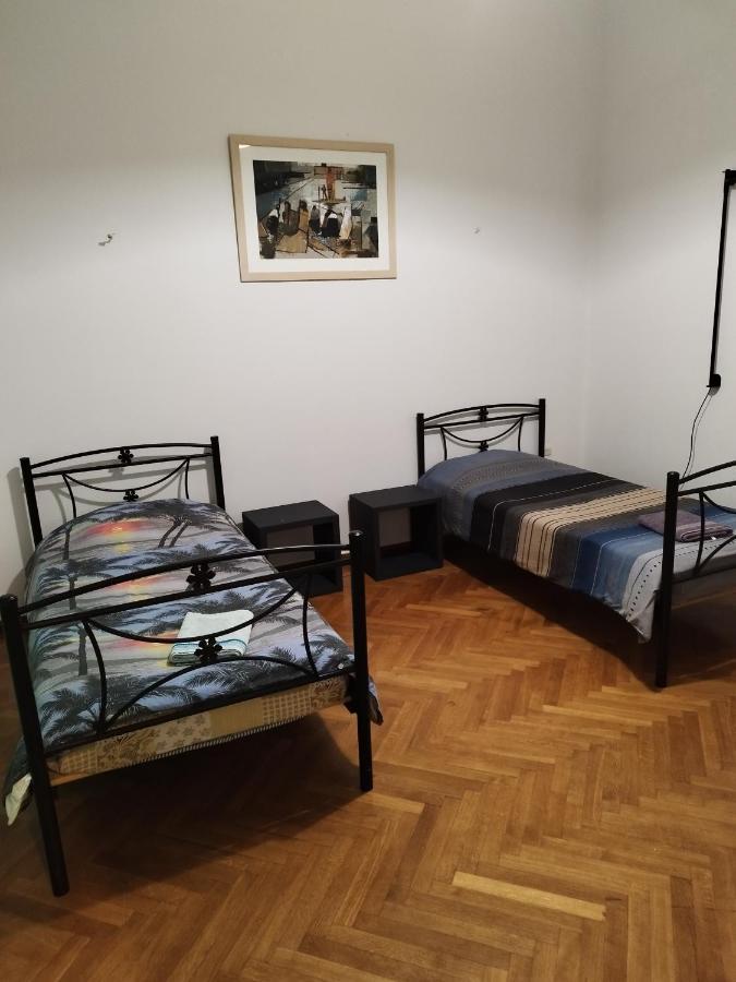 Комната Pilika 4Room With Shared Bath Athene Buitenkant foto